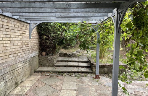 Luton House | Cheerful 3 Bedroomed house,with parking and free intern free