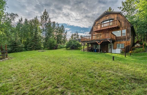 Lazy Mountain Apartment | Cheerful 4-Bedroom Cabin with gorgeous views
