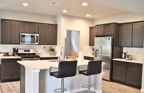 Marysville House | Cheerful 4-bedroom home- Quiet and close to everything you’ll need