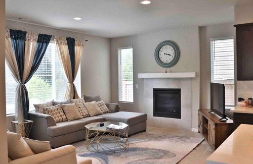 Smokey Point House | Cheerful 4-bedroom home with an indoor fireplace