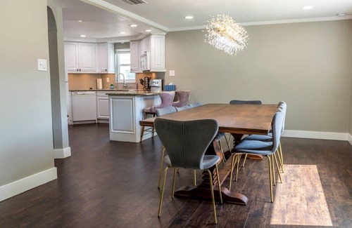 Orient Park House | Cheerful 4 bedroom home with heated pool & lake views