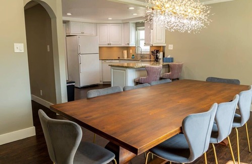 Orient Park House | Cheerful 4 bedroom home with heated pool & lake views