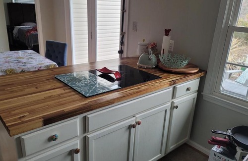 Woodbridge House | Cheerful 4-bedroom house with backyard