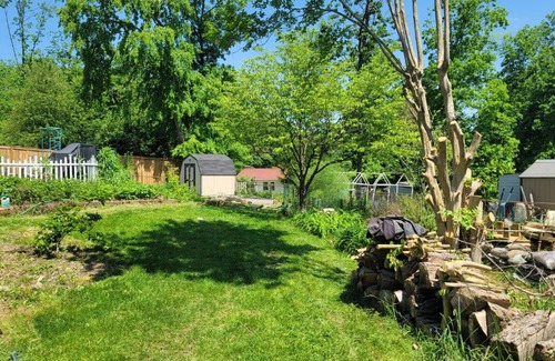 Woodbridge House | Cheerful 4-bedroom house with backyard