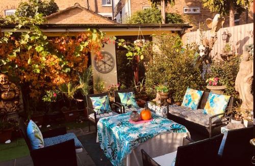 Elephant and Castle House | Cheerful 4 bedroom house with garden free parking