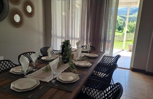 Katberg Apartment | Cheerful 4 Bedroom in a Golf Estate