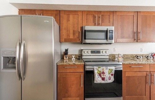 Lindfields House | Cheerful 4 bedroom minutes from disney with pool.