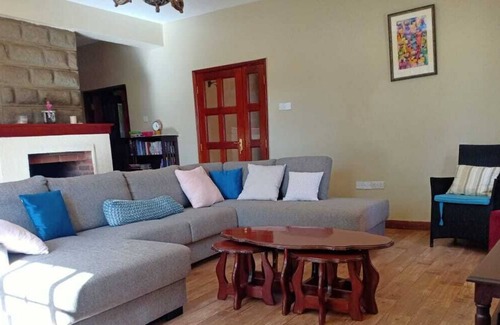 Thika House | Cheerful 4 brm modern villa suitable for families & groups near Thika Golf Club