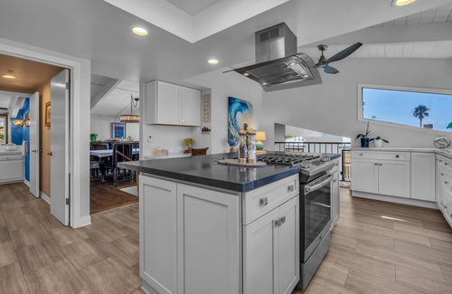 Palos Verdes Estates House | Cheerful 4-bedroom home with panoramic ocean view