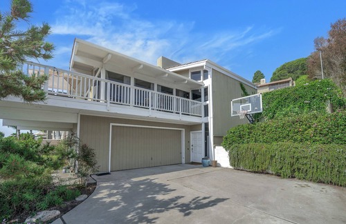 Palos Verdes Estates House | Cheerful 4-bedroom home with panoramic ocean view