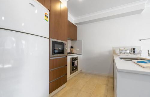 Franklin House | Cheerful 4BR Townhouse with Free Parking and WIFI - Hosted by CanStay