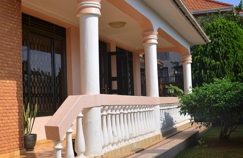 Central Kampala House | Cheerful 6 Family bedroom home, Nile Estates Kiwatule, Balituma Zone, Kampala