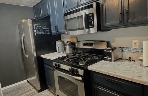 Oklahoma City House | cheerful and quite 2-bedroom home near lake Hefner, OKC