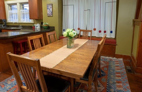 Walla Walla House | Cheerful And Spacious Home For Lovers Of Good Food And Wine
