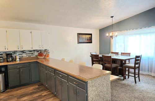 Northeast Anchorage House | Cheerful and Spacious Home/Sleeps 16