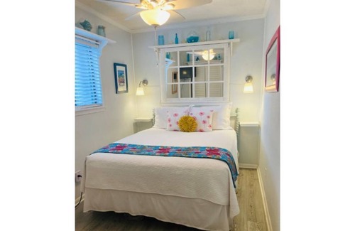 Tybee Island Condo | Cheerful Beachfront Condo, sleeps 2 adults & 2 children