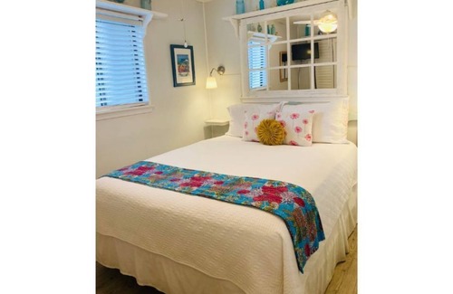 Tybee Island Condo | Cheerful Beachfront Condo, sleeps 2 adults & 2 children