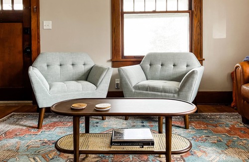 Lawrence House | Cheerful bungalow central to KU and downtown
