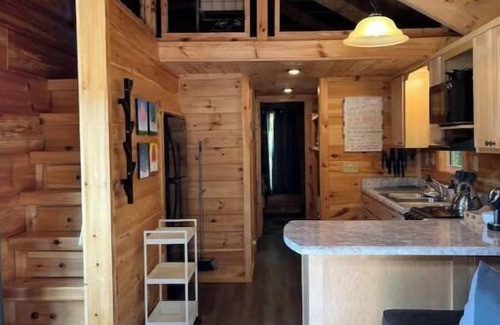 Mill Spring Cabin | Cheerful Cabin with Mountain View & Hot Tub