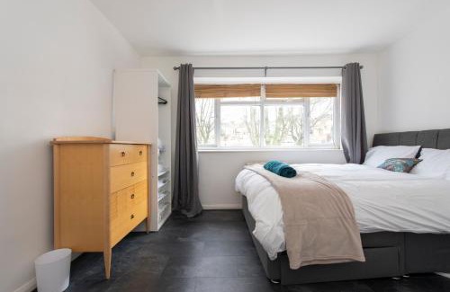 Endlebury Apartment | Cheerful Chingford, Beautiful Views, Free Parking