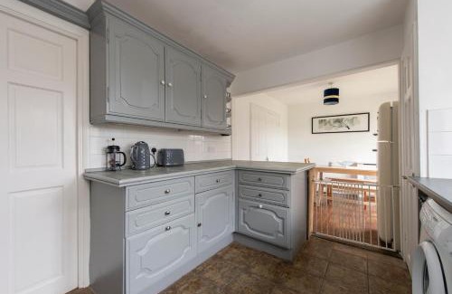 Endlebury Apartment | Cheerful Chingford, Beautiful Views, Free Parking