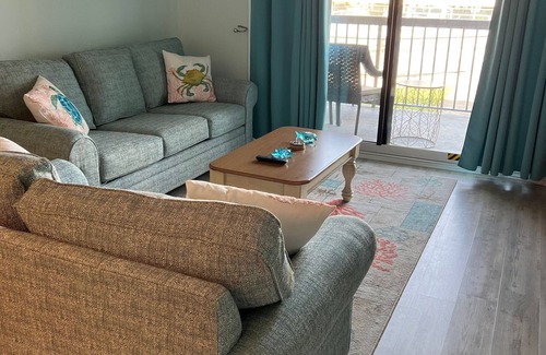 Cherry Grove Beach Condo | Cheerful, Comfortable Condo - Close to the Beach!