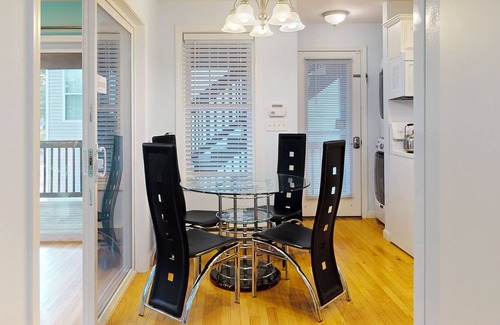 Ogunquit - Wells Condo | Cheerful condo one mile from Ogunquit Beach with a pool - near dining