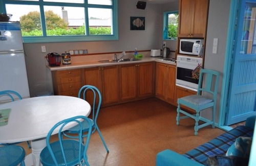 South Bay Cottage | Cheerful Cosy Cottage in South Bay, Kaikoura