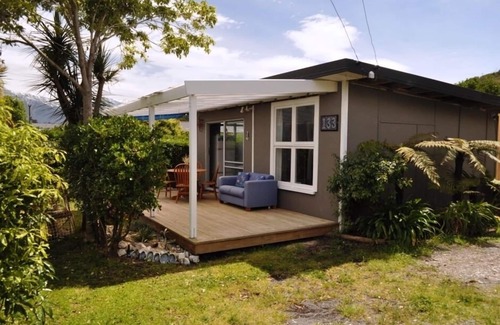 South Bay Cottage | Cheerful Cosy Cottage in South Bay, Kaikoura