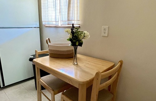 Pueblo Cottage | Cheerful Country Cottage with free parking on premise !