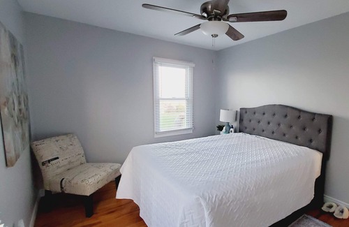 Leamington Cottage | Cheerful East Beach Lake House at Point Pelee