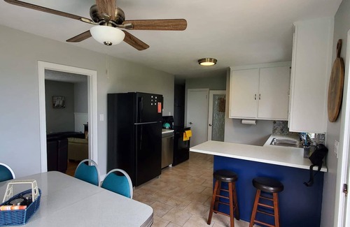 Leamington Cottage | Cheerful East Beach Lake House at Point Pelee