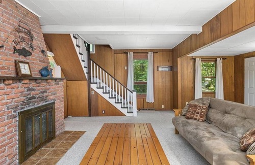 Newaygo Cottage | Cheerful Emerald Lake Cottage-3 bedroom, 2 bath