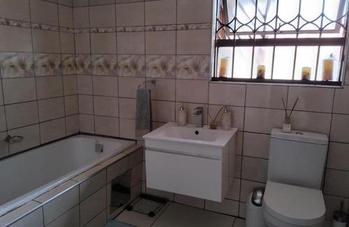 Brakpan House | Cheerful Family Holiday Home