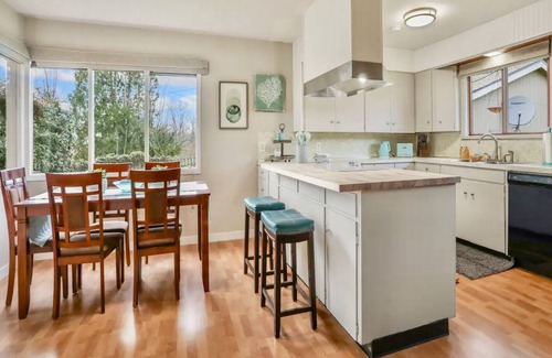 Snohomish House | Cheerful family home 1/2 mile from downtown
