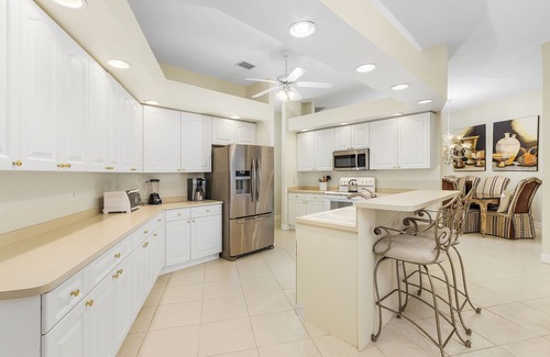 Pelican House | Cheerful Home-3 bedrms 2 bathrms, office, dining, liv rm kitchen & heated pool