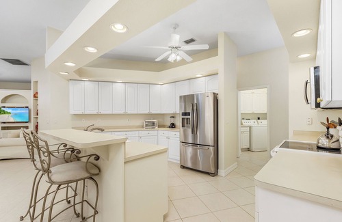 Pelican House | Cheerful Home-3 bedrms 2 bathrms, office, dining, liv rm kitchen & heated pool
