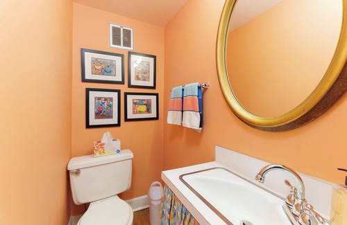 Harleston Village House | Cheerful home in the heart of Charleston. Designated office space for executives