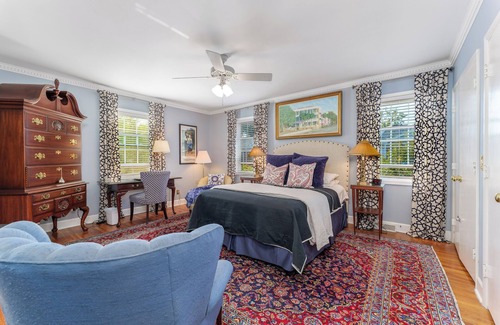 Harleston Village House | Cheerful home in the heart of Charleston. Designated office space for executives