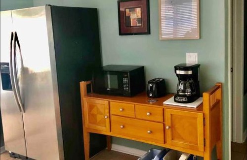 Caloosahatchee House | Cheerful home with one bedroom