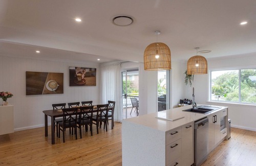 Lake Munmorah House | Cheerful Lakeside House-Minutes away from anywhere