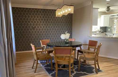 Blacksburg House | Cheerful large 6 bedroom ranch convenient, 7 minutes to Tech