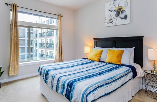 Fairfax Apartment | Cheerful Living in Fairfax- Free parking