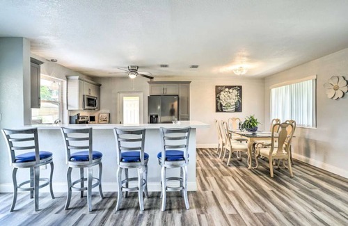 Golden Glades House | Cheerful Miami Escape w/Lake Access