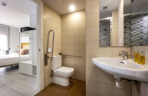 Collblanc y La Torrassa Apartment | Cheerful, modern apartment with balcony