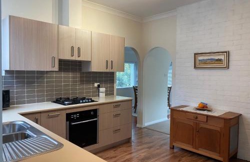 Katoomba House | Cheerful Mountain Cottage, 'Lynette'