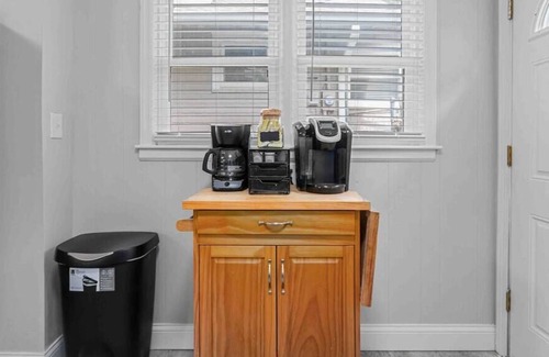 West Plaza House | ★ Cheerful New★Remodeled West Plaza Home