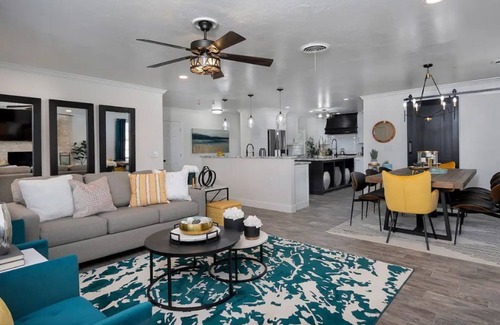 Amarillo House | Cheerful Oasis|3bd 2bath|Central Location|FamIlies