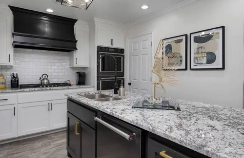Amarillo House | Cheerful Oasis|3bd 2bath|Central Location|FamIlies
