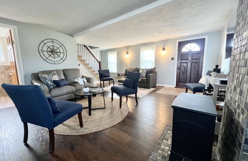 Cicero House | Cheerful Oneida Lake House